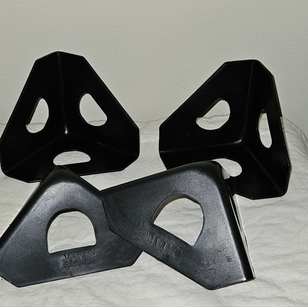 Computer cord organizers corners